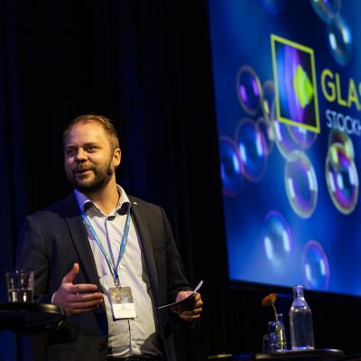 Glasbranschföreningens vd Erik Haara inleder Glasdagen 2022. 